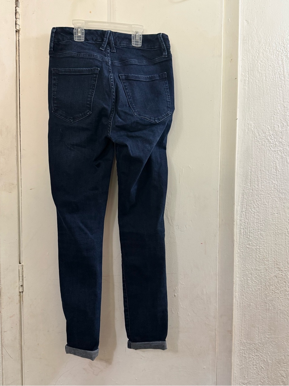 Good American Skinny Jeans in Dark Indigo Blue - Picture 5 of 9
